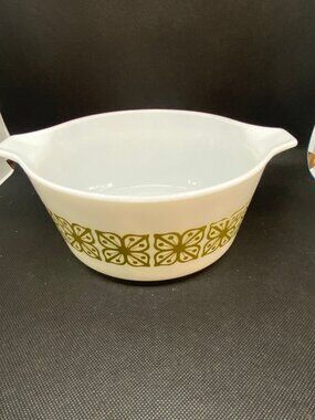 Pyrex Handled Bowl Verde Square Flowers 474-B     1 1/2 QT